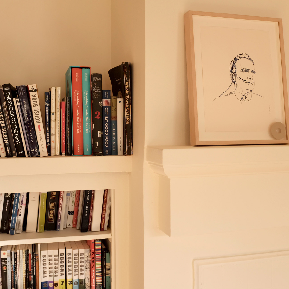 Notion办公室摆放了先锋 Douglas Engelbart 的素描画像。
