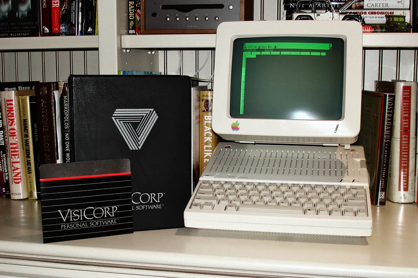 Photo by 运行在 Apple IIc 上，1983年Mark Mathosian 马克 · 马索西安.